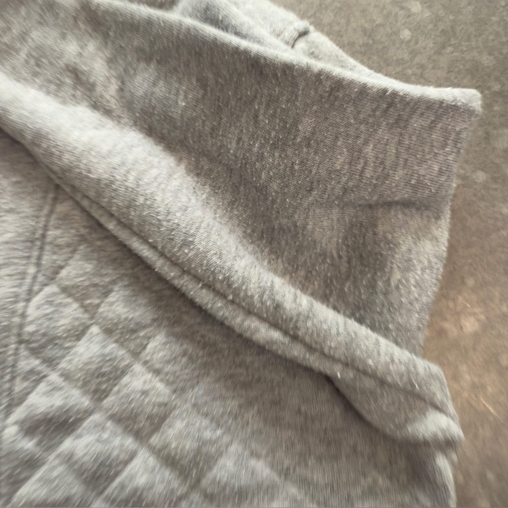 Walt Disney World Mickey Mouse Quilted Gray Sweatshirt - Size L - Picture 7 of 9